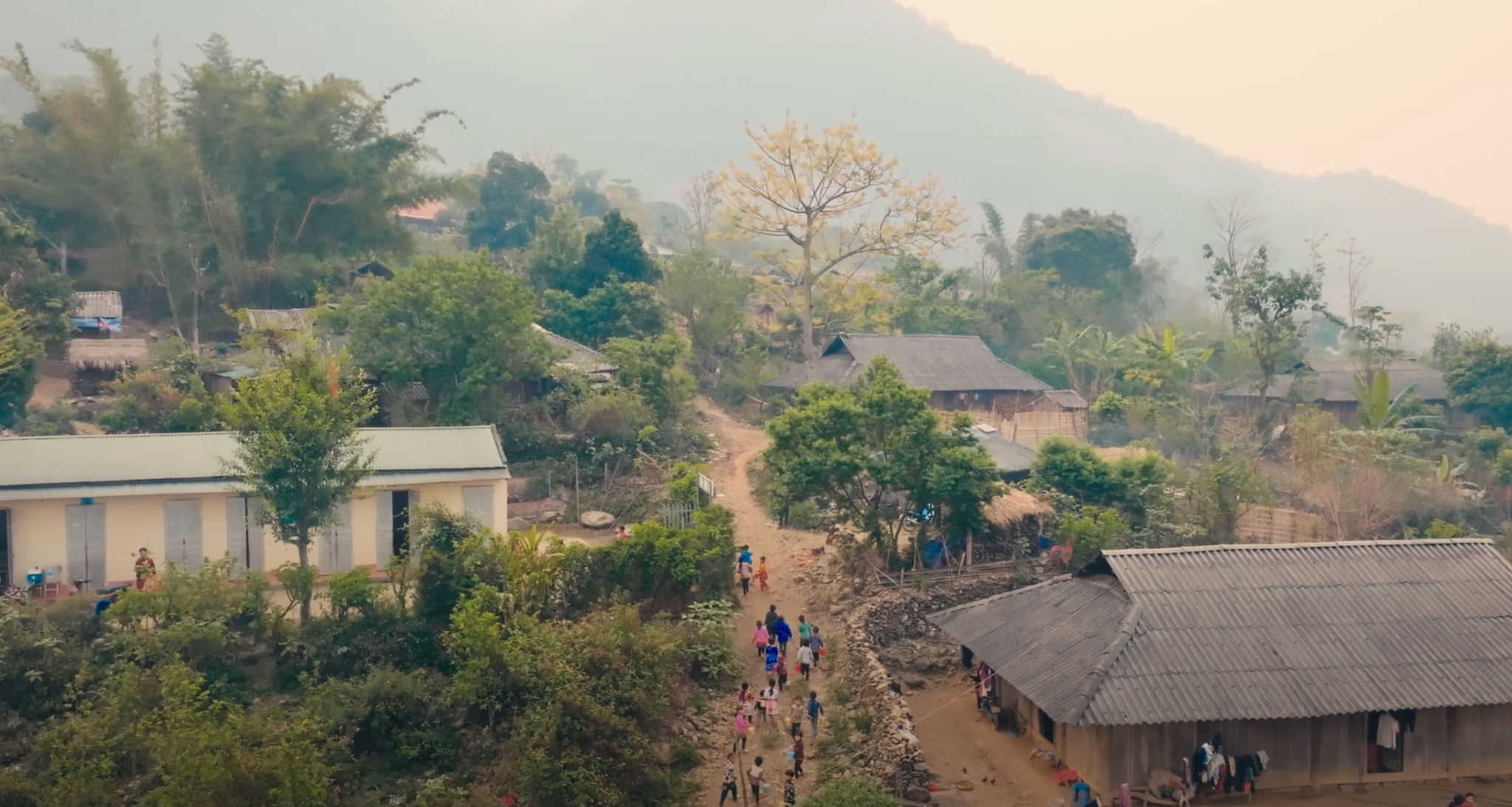 Ảnh chụp từ clip "Đen - Nấu ăn cho em ft. PiaLinh". Cre: Đen Vâu Official